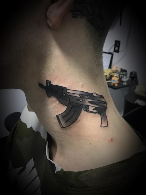 Art Immortal Tattoo : Tattoos : Blackwork : Neck Gun